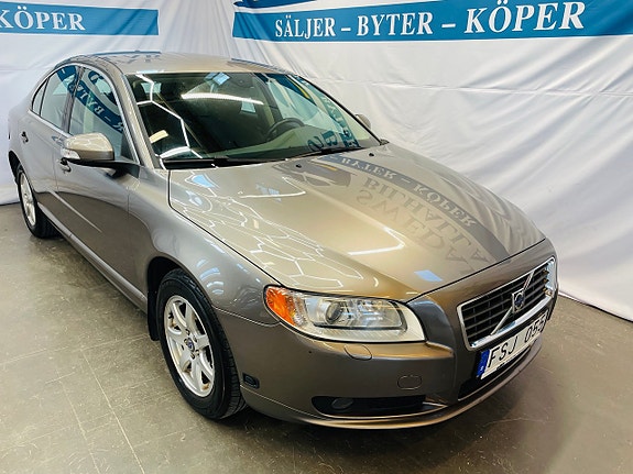 Volvo S80 2 of 5