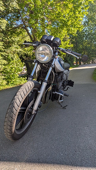 Yamaha XS750 3 of 4