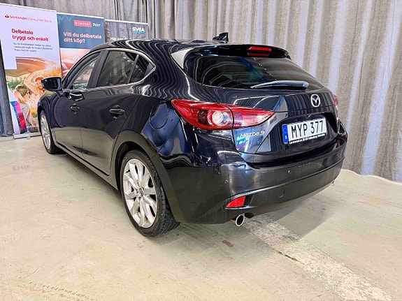 Mazda 3 4 of 5