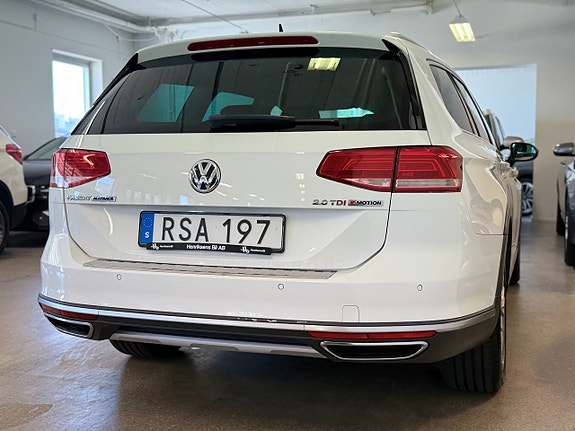 Volkswagen Passat Alltrack 11 of 16