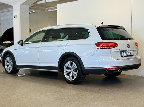 Volkswagen Passat Alltrack 8 of 16