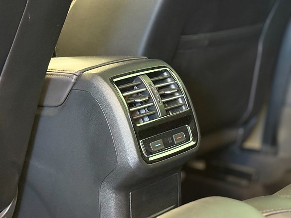 Volkswagen Passat Alltrack 15 of 16
