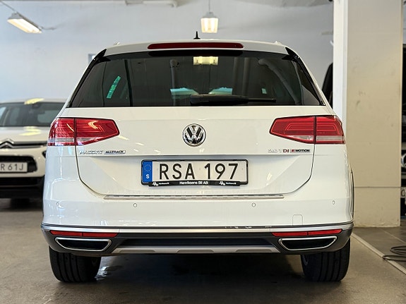 Volkswagen Passat Alltrack 9 of 16