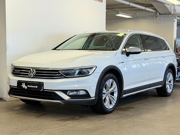 Volkswagen Passat Alltrack 3 of 5