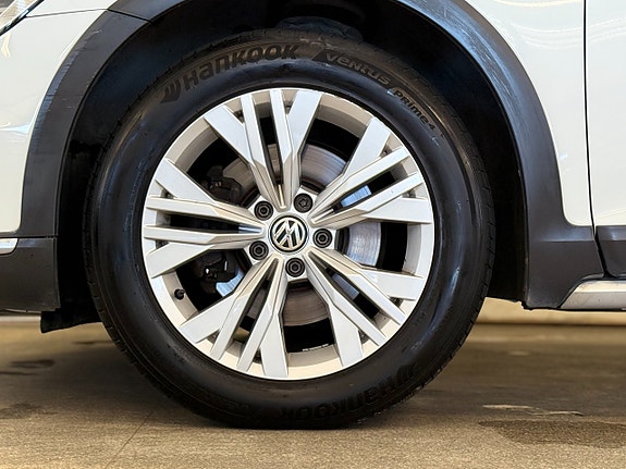 Volkswagen Passat Alltrack 16 of 16