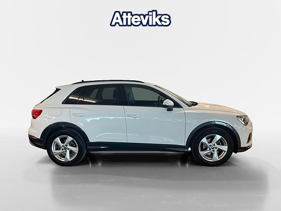 Audi Q3 2 of 5