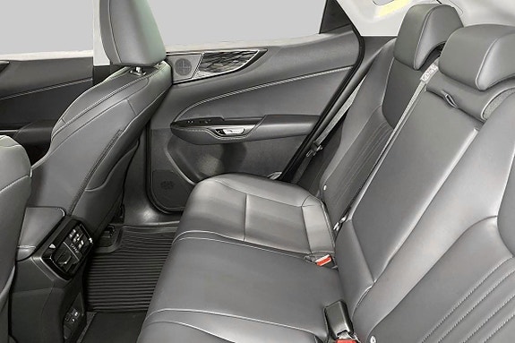 Lexus NX450h+ 7 of 10