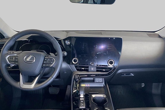 Lexus NX450h+ 8 of 10