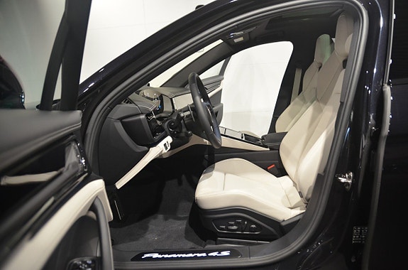 Porsche Panamera 4S 13 of 24