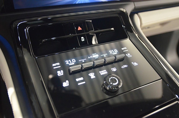 Porsche Panamera 4S 17 of 24