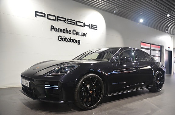 Porsche Panamera 4S 8 of 24