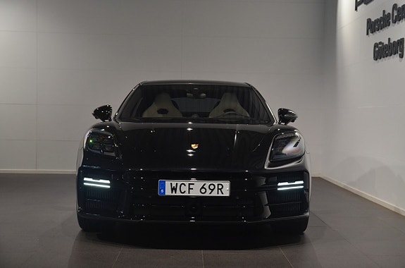 Porsche Panamera 4S 3 of 5