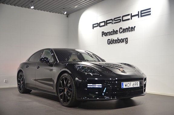 Porsche Panamera 4S 2 of 5