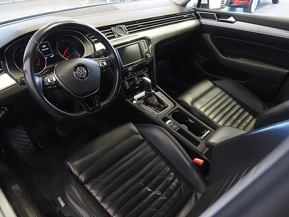 Volkswagen Passat 14 of 25