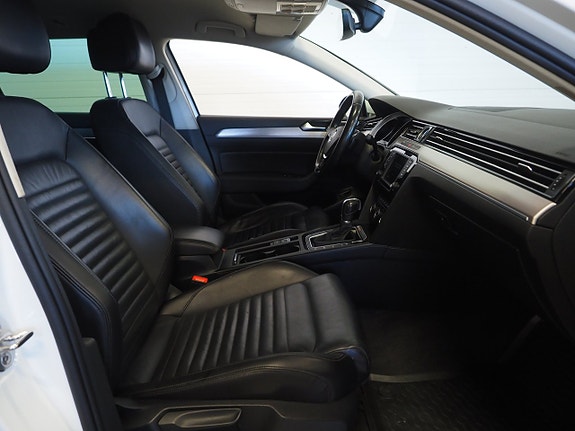 Volkswagen Passat 10 of 25