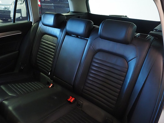 Volkswagen Passat 16 of 25