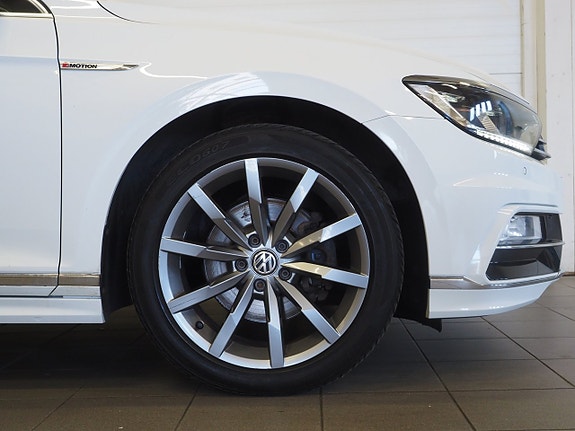 Volkswagen Passat 8 of 25