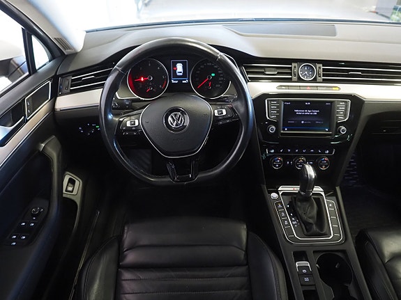 Volkswagen Passat 13 of 25
