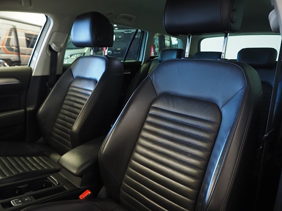 Volkswagen Passat 15 of 25