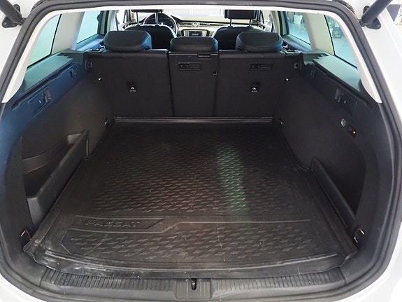 Volkswagen Passat 17 of 25