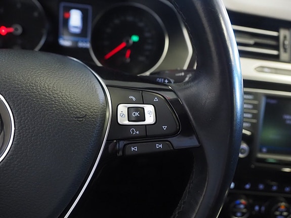 Volkswagen Passat 23 of 25