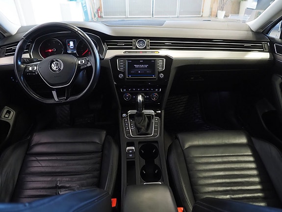 Volkswagen Passat 12 of 25