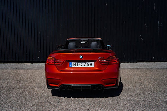 BMW M4 4 of 5