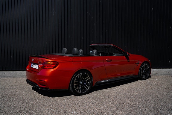 BMW M4 2 of 5