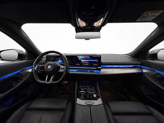BMW i5 12 of 30
