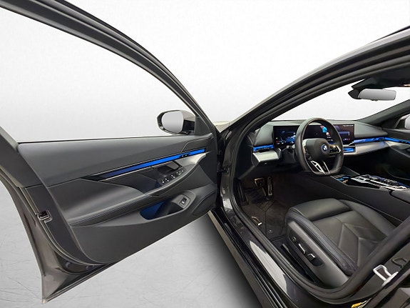 BMW i5 11 of 30