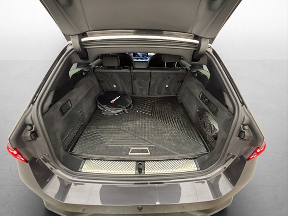 BMW i5 9 of 30
