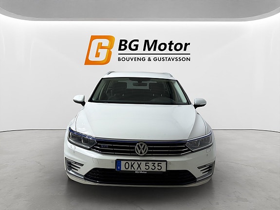 Volkswagen Passat 2 of 5