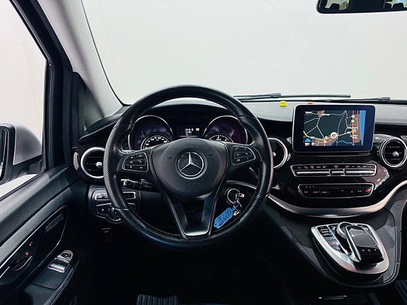 Mercedes-Benz V250 19 of 21