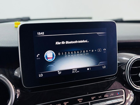 Mercedes-Benz V250 13 of 21