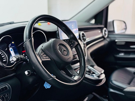 Mercedes-Benz V250 10 of 21