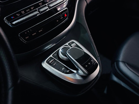 Mercedes-Benz V250 12 of 21