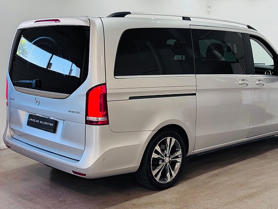 Mercedes-Benz V250 20 of 21
