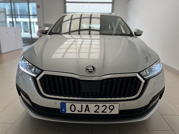 Skoda Octavia 2 of 5