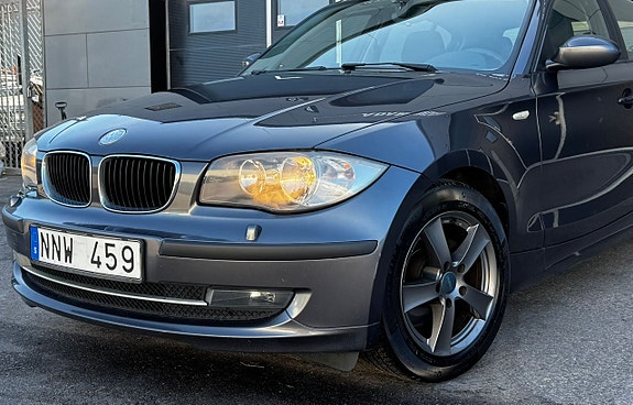 BMW 116i 3 of 5