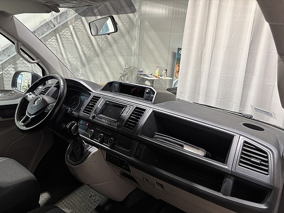 Volkswagen Transporter 12 of 27