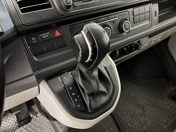 Volkswagen Transporter 14 of 27