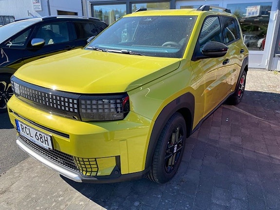 Fiat Grande Panda E 2 of 3