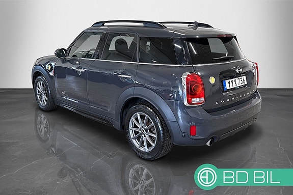 MINI Countryman SE 2 of 5