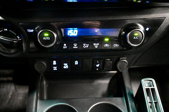 Toyota HiLux 20 of 23