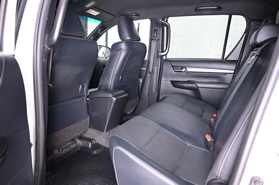 Toyota HiLux 7 of 23