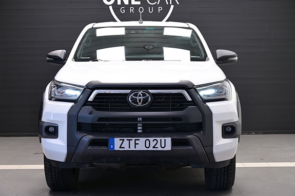 Toyota HiLux 2 of 23