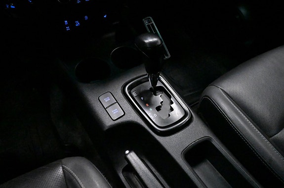 Toyota HiLux 17 of 23