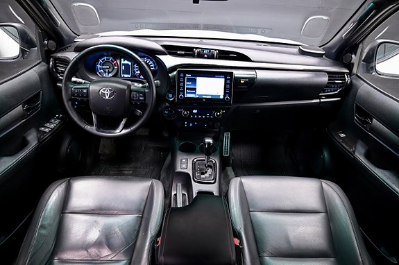 Toyota HiLux 11 of 23