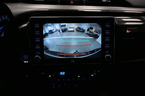 Toyota HiLux 21 of 23