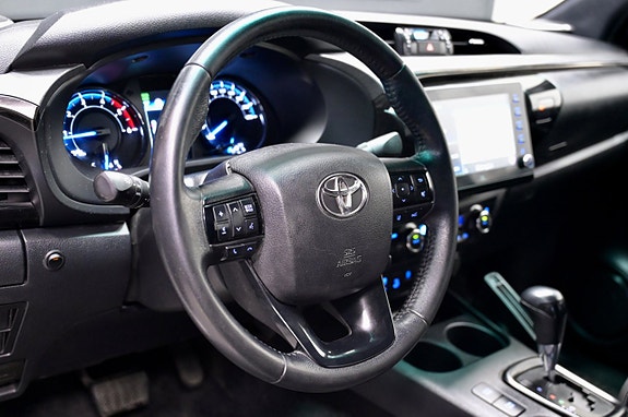 Toyota HiLux 13 of 23